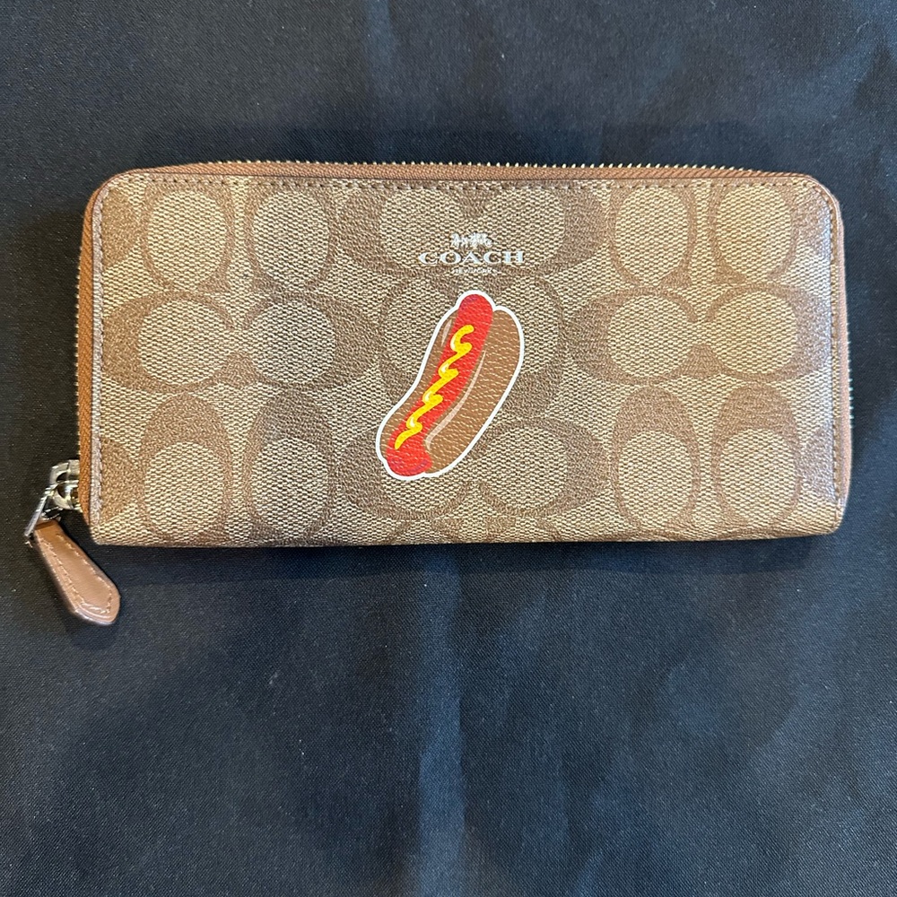 GUC Coach Tan Wallet with Hot Dog Motif